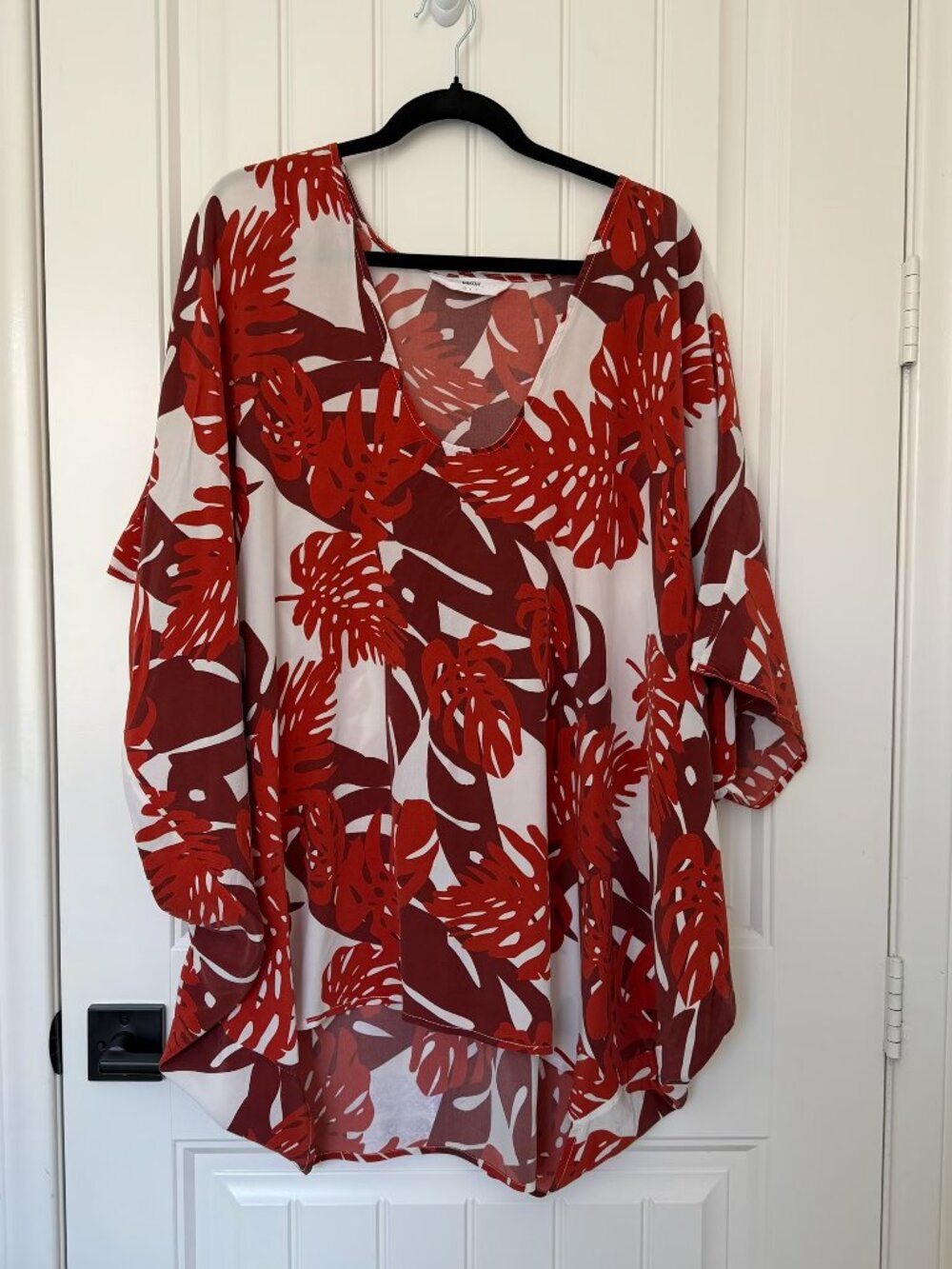 Mikoh | Kawela Bay 100% Silk Caftan in Vintage Tahiti Lehua - Picture 3 of 11